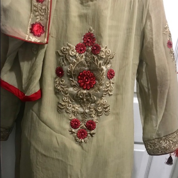 Cream color georgette dress with red work - Picture 4 of 5